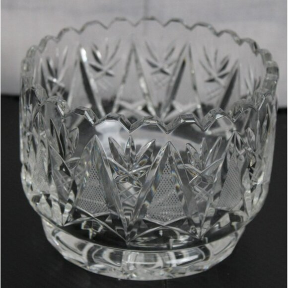 Rose Collection Lead Crystal Glass Bowl w/Intricate Design - Picture 3 of 6
